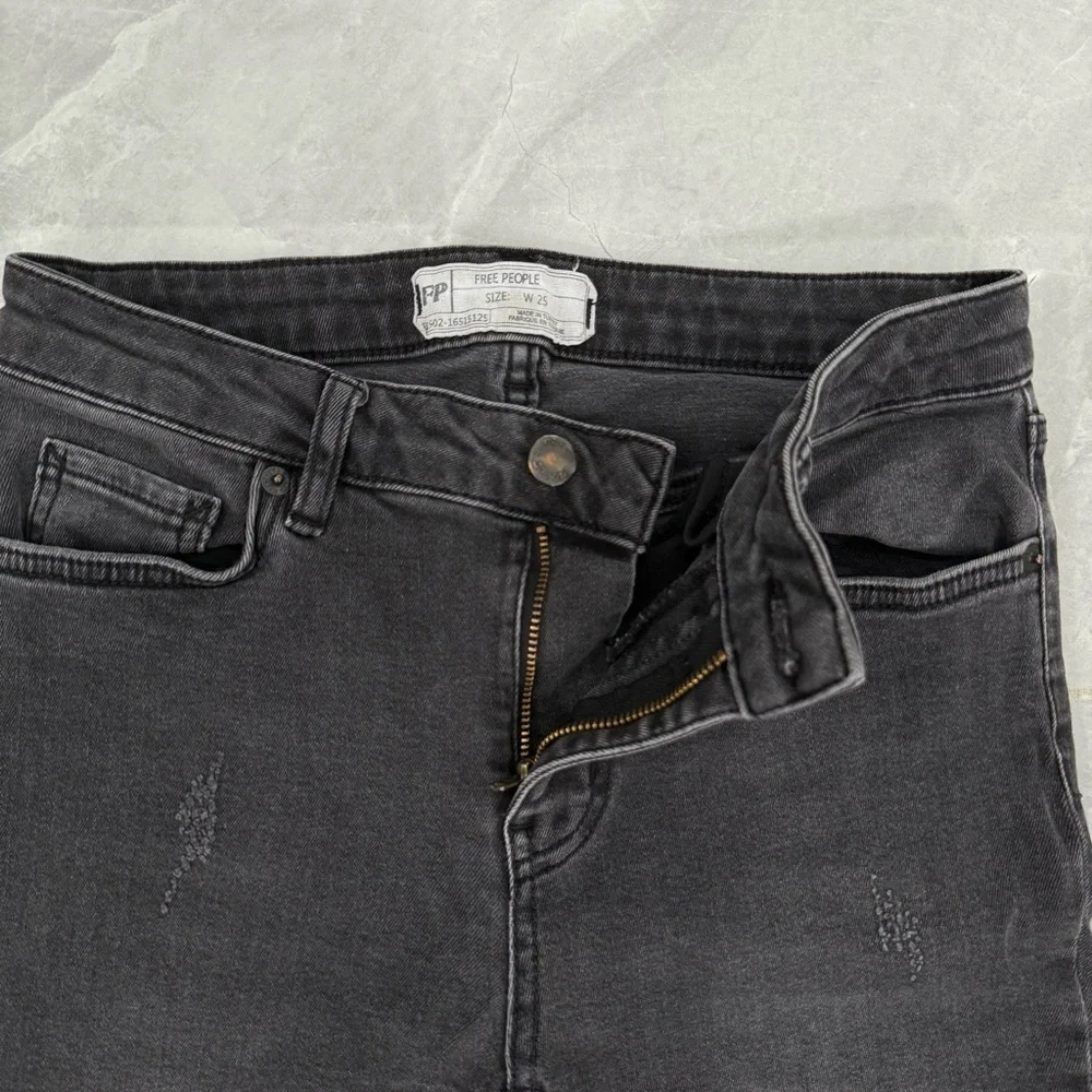 Women’s Free People Great Heights Washed Black Frayed Skinny Jeans Size 25